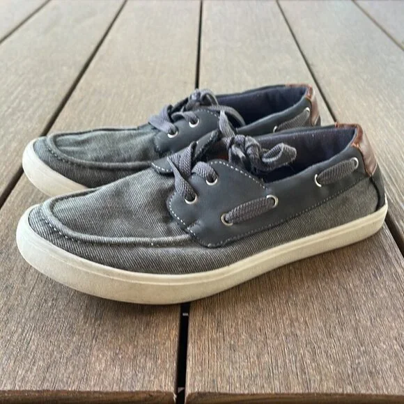 Boys canvas grey shoes size 4 - Picture 3 of 6